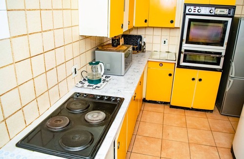 Windsor Apartment | Entire Apartment, lovely spacious 3 bedroom apartment