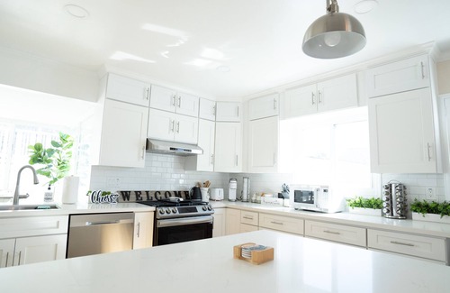Belmont Heights House | Entire Beach Home with AC/2nd St/Free Parking