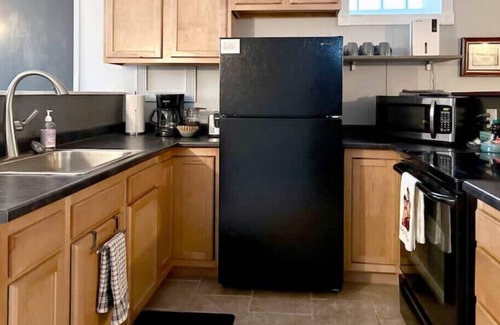 West Town Apartment | Entire Below Level Studio w/Private Sauna