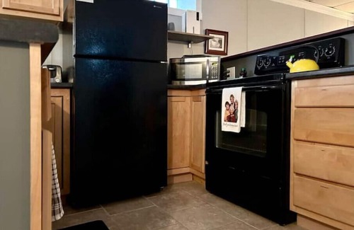 West Town Apartment | Entire Below Level Studio w/Private Sauna