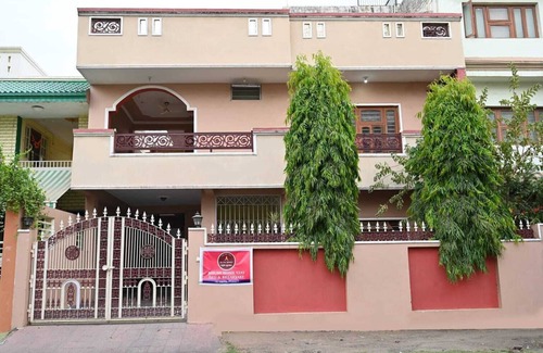 Bhopal House | Entire Bunglow with 24x7 caretaker/Cook Bhumi Homestay Bed N Breakfast