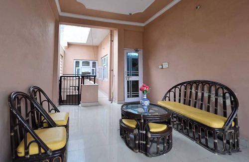 Bhopal House | Entire Bunglow with 24x7 caretaker/Cook Bhumi Homestay Bed N Breakfast
