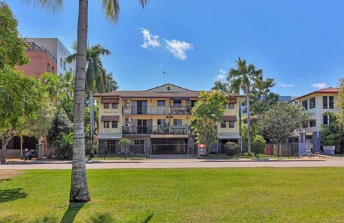 Darwin City Centre Apartment | Entire Chick Unit On The Esplanade In Darwin City
