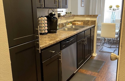 North Druid Hills Apartment | ENTIRE Cozy 1BR/1BA King Ste Condo + Free Parking + Controlled Access + Sleeps 4
