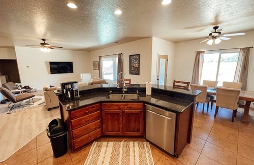 Apple Valley House | Entire Duplex - Sleeps 10 - Mountain View & Sport Court - Close to Zion NP