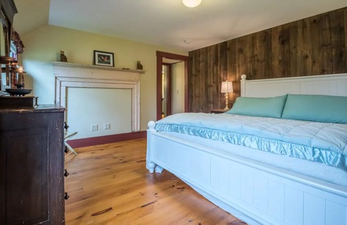 Walpole Other | Entire Farmhouse with lots of open space 15 min north of Keene