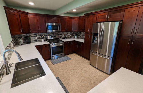 Mount Pleasant House | Entire guest house: walk to CMU, close to casino!