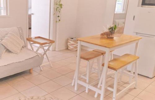 Tugun House | Entire Guest Suite - beach is 1 and half km - Pets Welcome