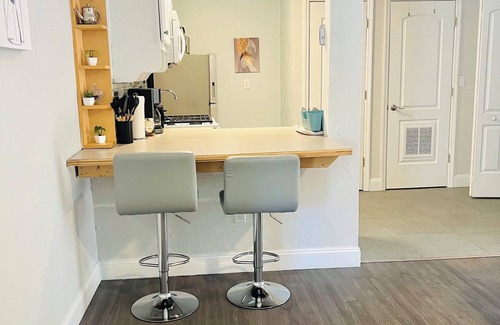 Gainesville House | Entire Guesthouse very cozy 1bed ,1bath only 2.1 miles to Campus private Parking