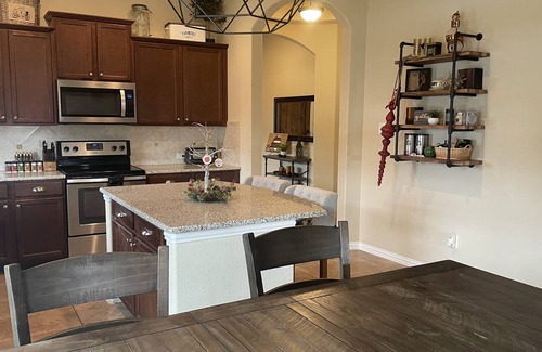Leander House | Entire Home, 2,000 sq ft with Outdoor Hot Tub, 15 min North of Austin, TX