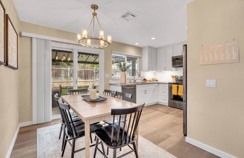 South Natomas House | Entire Home 4 miles to Downtown & close to Airport