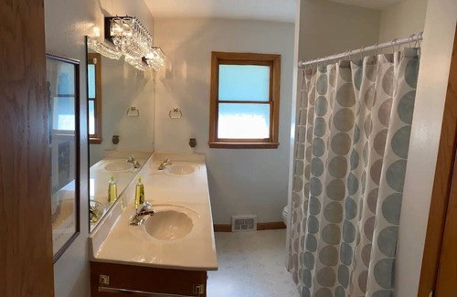 Aberdeen House | Entire home in Aberdeen South Dakota
