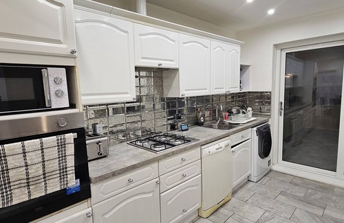 Alibon House | Entire home in Greater London of Dagenham