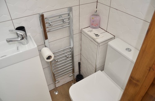 West Bromwich House | Entire Home in West Bromwich, Near Birmingham, West Midlands