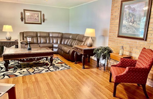 Isom House | Entire Home near Whitesburg