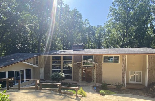 Northlake House | Entire Home Retreat Rustic Modern Style Women or Mothers with children only.