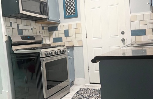 Pine Lawn House | Entire Home Sleeps 8