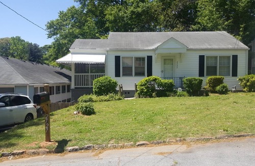 Jefferson Park House | Entire House 2 Bedroom Near ATL airport