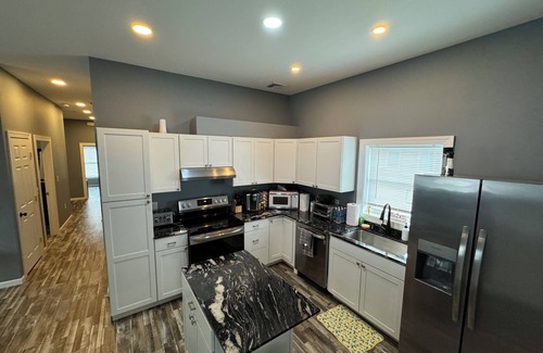 Cortland House | Entire house, 6 Bedroom. Newly remodeled duplex house with Central Air!