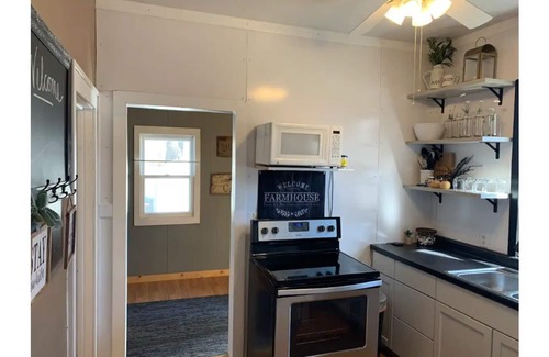 Fairfax House | Entire house for fishing, hunting, or passing by!