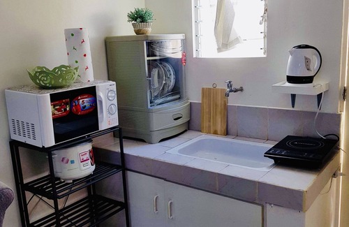 Mabalacat City Apartment | ENTIRE HOUSE/FULLY AIR CONDITIONED/HiSpeed Wifi. Cable TV. Smart TV
