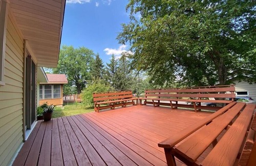 New Brighton House | Entire house sleeps 9, 7 min to Long Lake Reg. Park, 12 min to MN State Fair!