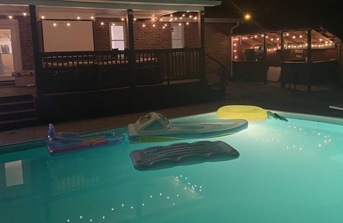 Bowling Green House | Entire House with Inground Pool and Backyard Oasis