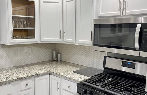 Chicago Heights House | Entire Luxurious Home. Free parking+Fast Wi-Fi Central Location. Private Getaway