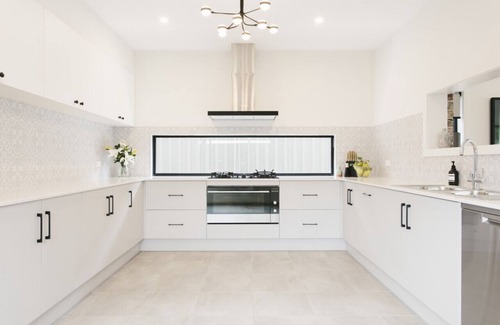 Brighton House | Entire Luxury Townhouse - 5BR - 3BTH