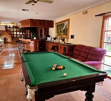 Warrandyte House | Entire Maggie's Guesthouse - free cinema, pool, spa, tennis court, karaoke, more!