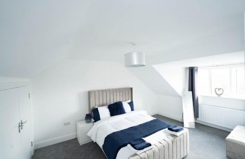 Worksop House | Entire Modern Home with Private Parking for 6/8 Persons