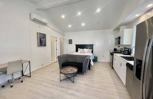 Canoga Park Apartment | ENTIRE MODERN LUXURY STUDIO PRIVATE FOR UP TWO PEOPLE AT WEST HIILS