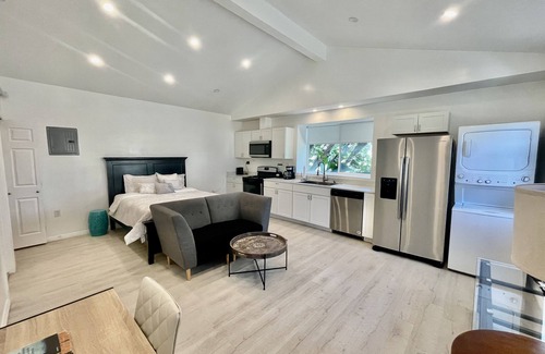 Canoga Park Apartment | ENTIRE MODERN LUXURY STUDIO PRIVATE FOR UP TWO PEOPLE AT WEST HIILS