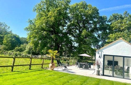 Winkfield Villa | Entire Newly built Luxurious Villa Just Steps from Royal Ascot Racecourse, only 10 mins from Windsor Castle and 5 mins from Legoland Windsor Resort