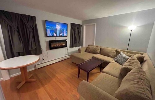 Westfield Apartment | Entire Place: 2bd/2ba/Kitchen/Living Room/Laundrynn