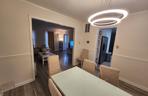 Calverton House | Entire property, 8bedrooms, 11 beds, Free Parking