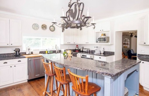 Kingston Other | Entire Property: Farmhouse (3bdr) and Barn Apartment (2bdr)