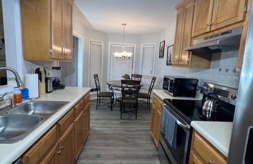 Athens House | Entire Renovated Beautiful Home - Close to UGA and Downtown Athens!
