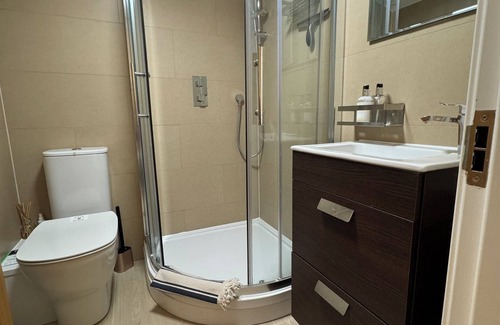 Beechingstoke Apartment | Entire self contained Cellar, Sauna & Gym Suite including breakfast