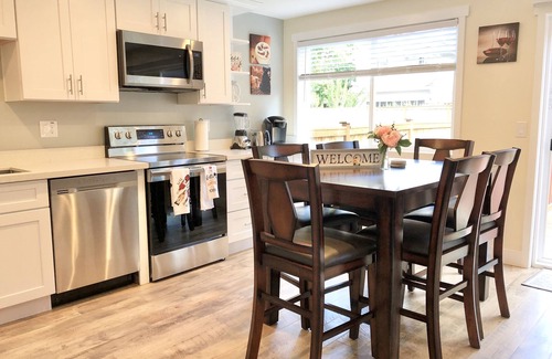 Kirkland House | Entire Semi-Detached Kirkland Townhome