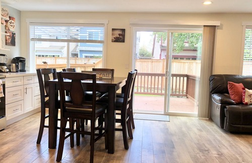Kirkland House | Entire Semi-Detached Kirkland Townhome