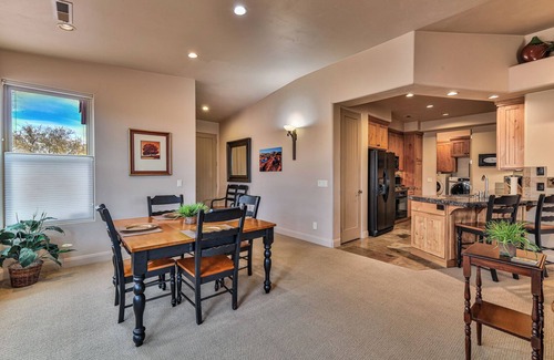 Santa Clara House | ENTRADA GATED STUNNING VIEWS Dog Friendly New Universal EV TESLA Charger