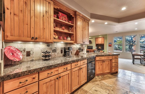 Santa Clara House | ENTRADA GATED STUNNING VIEWS Dog Friendly New Universal EV TESLA Charger