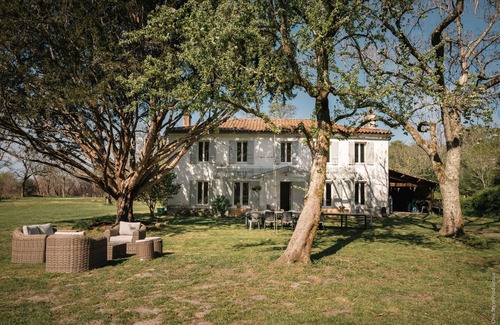 Hostens Cottage | Entre Chênes et Pins - 3-star group gîte - Close to Hostens lake!