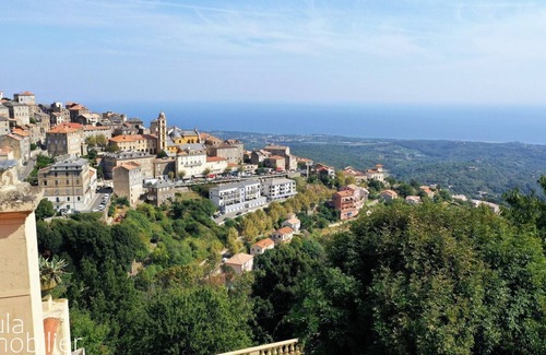 Valle-de-Campoloro Apartment | Entre mer et Montagne,au Coeur de Cervione,appartement Entièrement Rénové