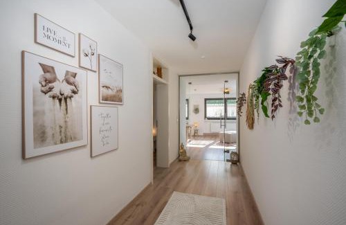 Schwerte Apartment | Entspannung im Boho-Flair: Sauna & Whirlpool