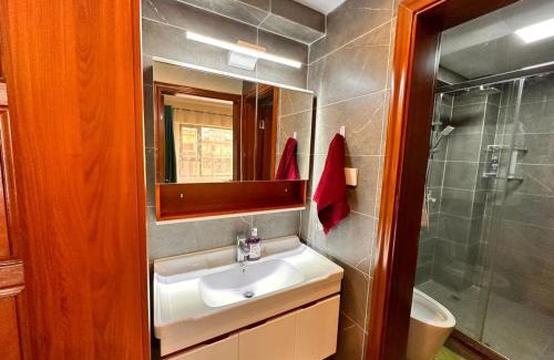 Nairobi West Apartment | Enzi Heights Apartments - Cozy 1 bedroom near Eka Hotel, Pool, Gym, Lift