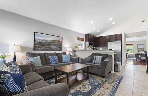 St. Augustine House | Epic Lakefront Escape w/Patio-Backyard-Views-BBQ