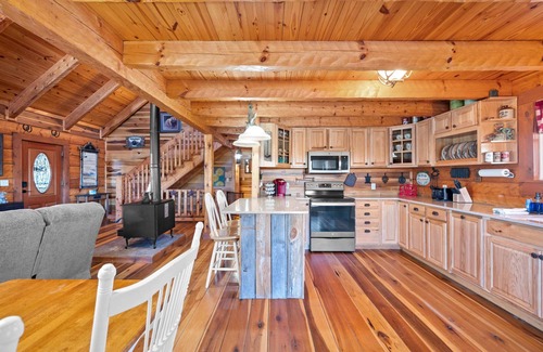 Williamstown House | Epic Log Home - Near Ark