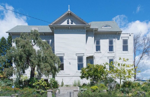 Oakland Villa | Epic Mansion